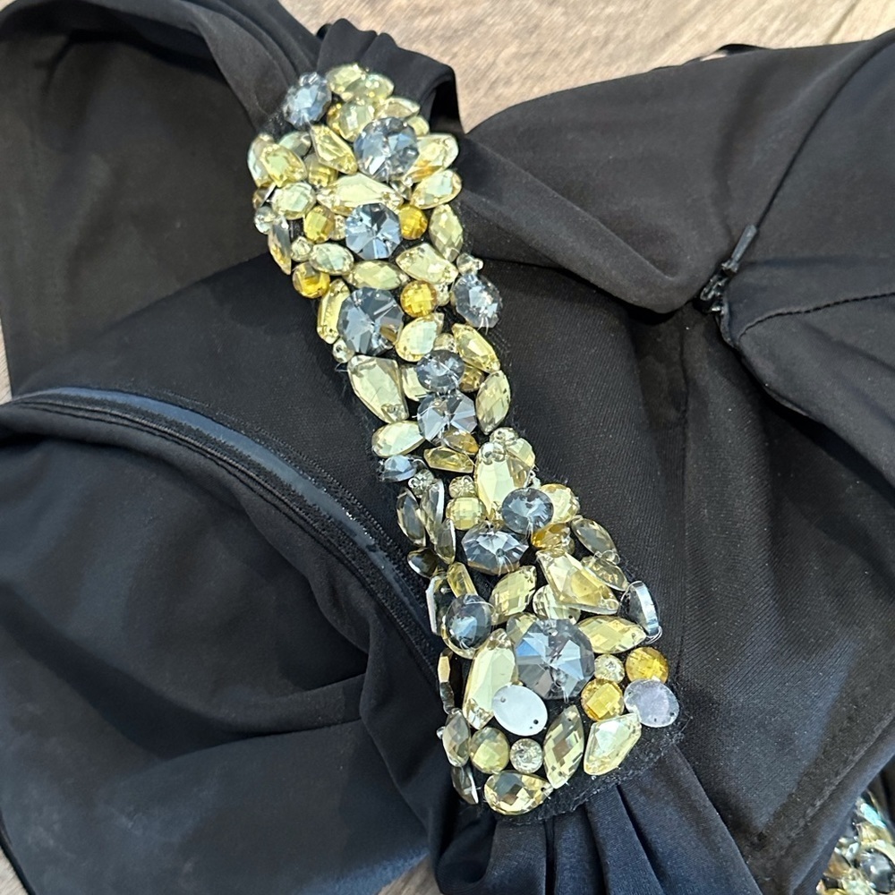 EUC La Femme Black One Shoulder Gown with Rhinestones at Shoulder and Side SZ 8 - Picture 6 of 9